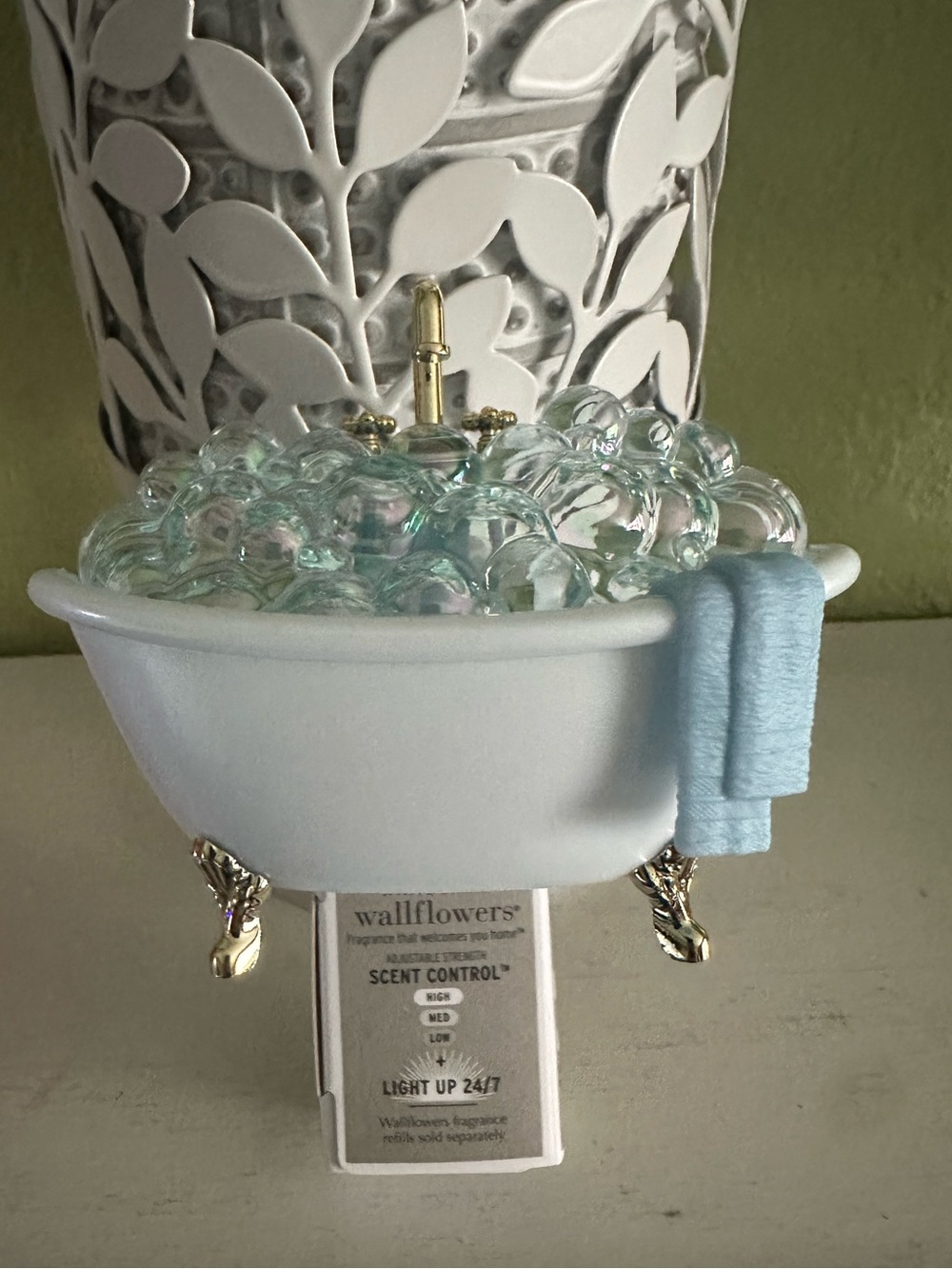 White Barn White Plug-In Wallflowers Bath Accent with Gold Details